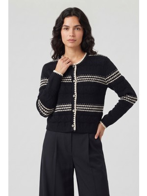 Soft & Basic Kadın Kontrast Fırfırlı Crop Triko Hırka Geometrik Desenli Düğmeli Hırka