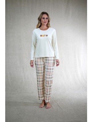Estiva Kadın Kareli Krem Rengi Kadife Pijama Takımı