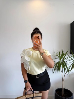 Rosyposy Kadın Yaka Aksesuarlı T-Shirt