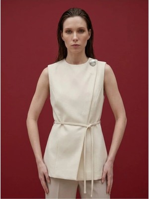 Lizay Dress Frame Vest Model