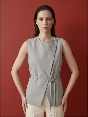 Lizay Dress Frame Vest Model