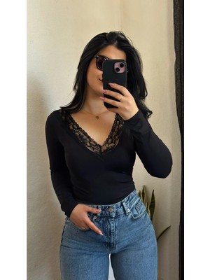 Rosyposy Siyah Dantel Yaka Çıtçıtlı Bluz
