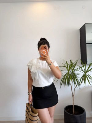 Rosyposy Kadın Yaka Aksesuarlı T-Shirt
