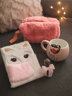 Elieldam Sevgiliye Hediye, Doğum Günü, Yıldönümü, Yeni Iş Hediyesi, Makyaj Çantası & Figürlü Kupa & Mini Kahve & Peluş Defter Hediye Seti