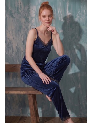 Farya Home Luxury Velvet Fransız Kadife Dantel Detaylı Askılı Pijama Takımı