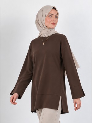 Kadın Acı Kahve Oversize Modal Kumaş Yırtmaç Detaylı Bisiklet Yaka Tesettür Tunik