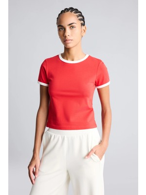 DeFacto Slim Fit Bisiklet Yaka Kontrast Şeritli Sporcu Kısa Kollu Tişört H9760AX26HS