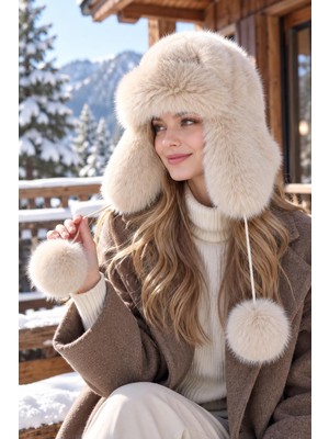 Wearflawless Kadın Peluş Kalpak Kulaklıklı Ponponlu Kışlık Şapka, Kürk Görünümlü Rus Kalpağı, Trend Kalpak