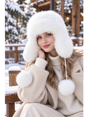 Wearflawless Kadın Peluş Kalpak Kulaklıklı Ponponlu Kışlık Şapka, Kürk Görünümlü Rus Kalpağı, Trend Kalpak