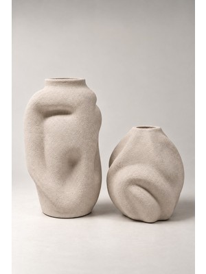 Dekomini Alvera 2’li Organik Form Dokulu Dekoratif Seramik Vazo Seti (Büyük 22X13 cm / Küçük 16X14 Cm)