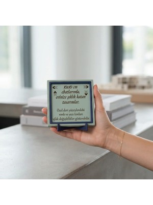 Miaju Allah (C.c.) Yazılı Yuvarlak Masaüstü Süsü Sevdiklerinizi Mutlu Edecek Anlamlı ve Kalıcı Armağan 10X10 cm