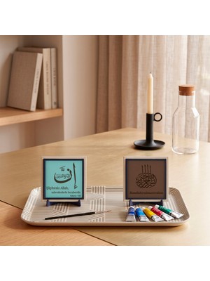 Miaju Ilahi Sabır Felsefesini Yansıtan Deri Fonlu Bakara Suresi 153 Ayeti Motifli Set ve Rahman ve Rahim Olan Allah'ın Adıyla Yazılı Dekoratif Obje 10X10 Cm, Açık Kahve - Turkuaz