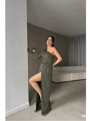 Elitse Kadın Modern Stil Saten Kumaş Tek Omuz Dekolteli Maxi Abiye Elbise