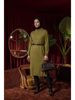 Armine Fermuar Detaylı Dik Yaka Uzun Kollu Modern Şık ve Günlük Tunik Yağ Yeşili 25KTD4113