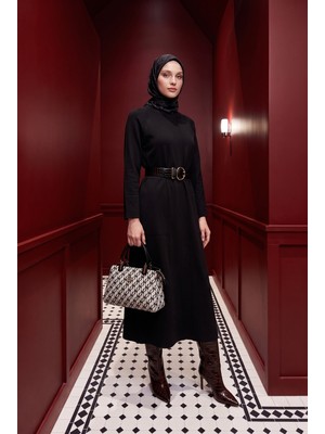 Armine Trend Kemer Detaylı Bisiklet Yaka Uzun Kollu Rahat Kesim Cepli Triko Elbise Siyah 26KTD910