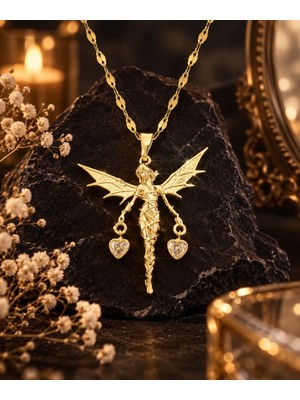 Lia Charm Altın Kaplama Kanatlı Peri Figürlü Zirkon Taşlı Kalp Detaylı Kolye