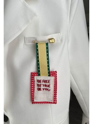 Ziv El Yapımı Be Free Be True Be You Yazılı Nakışlı Kumaş Broş ve Rozet