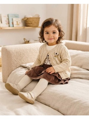 Konforlu ve Şık Krem Triko Hırkalı Kız Bebek Takımı – Bej