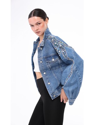 İnci Türkay Kadın Tasarım Denim Ceket Taş Boncuk Zincir Işleme Detaylı Mavi Oversize Kalıp Bomber Mont
