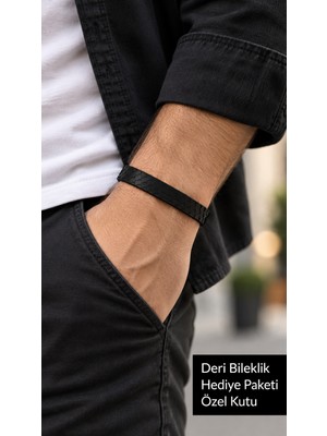 Herşey Nota Jervano Blackpanel Siyah Deri Erkek Bileklik - Geniş Dokulu Bant Tasarım