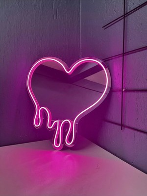 Store Kalp LED Işıklı Pleksi Ayna - Çerçevesiz 35 x 41 cm Pembe