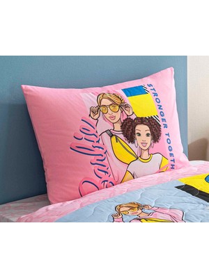 Taç Zorluteks Out Barbie Desenli  % 100 Pamuk Kumaş 1 Adet Yastık Kılıfı 50X70 cm Çif Taraflı Baskı