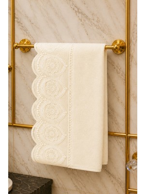 iselahome Nazenin Güpürlü Pamuklu Çeyizlik El Yüz Havlusu 50X90 cm