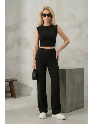 Lareon Kadın Siyah Bubble Bürümcük Kumaş Sıfır Yaka Crop Top ve Geniş Paça Pantolon Ikili Takım