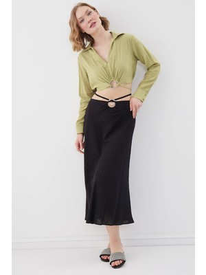 Vitrin Beli Halka Detaylı V Yaka Lastikli Crop Bluz