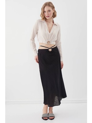 Vitrin Beli Halka Detaylı V Yaka Lastikli Crop Bluz