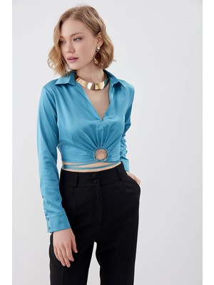 Vitrin Bel Kısmı Detaylı Crop Saten Bluz
