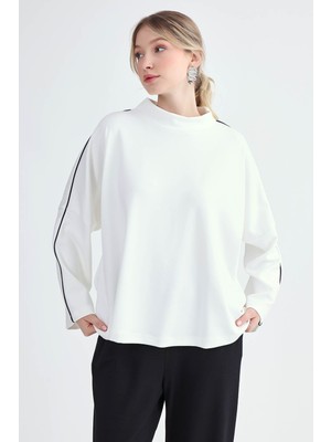 Yuvarlak Yaka Kenarı Şeritli Oversize Bluz