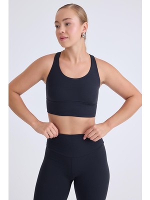 Sırtı Çapraz Crop Sporcu Atlet
