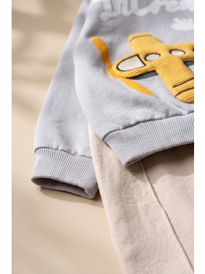 Hoppa Sky Explorer %100 Pamuklu Erkek Bebek Takımı - Gri Uçak Nakışlı Sweatshirt ve Bej Pantolon Kombini