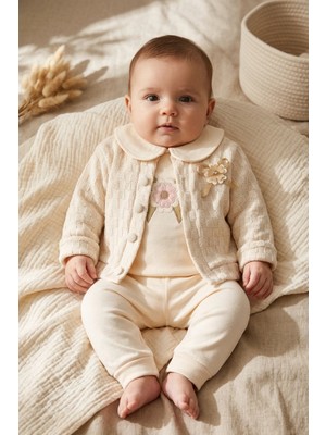 Hoppa Flora Soft Touch Kız Bebek 3'lü Takım - Jakarlı Hırka, Bebe Yaka Çiçek Nakışlı Body ve Pantolon Kom