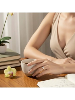 Xuping Jewelry Stil Incisi/xupıng Jewelry Yanları Taşlı Tek Taş Zirkon Taşlı Yüzük