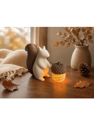 Nebron Sincap ve Meşe Palamudu Biblo / Masaüstü, Raf Dekoru / Mini Sonbahar Kış Temalı Tealight Mumlu Set / 10X7 cm Mum Dahil. Ten, Kahverengi