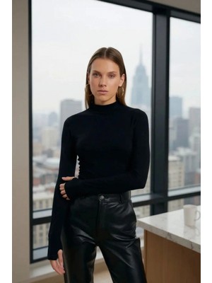 Pileli Store Kadın Siyah Parmak Geçmeli Uzun Kollu Body Esnek Fit Bluz