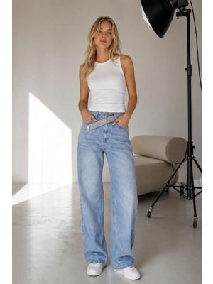 Shevega Kadın Buz Mavi Kemer Detaylı Işlemeli Straight Jean Bol Paça Kot Pantolon