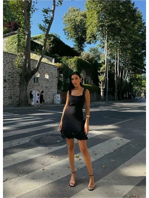 Nido Moda Kadın Kare Yaka Eteği Fırfırlı Mini Elbise
