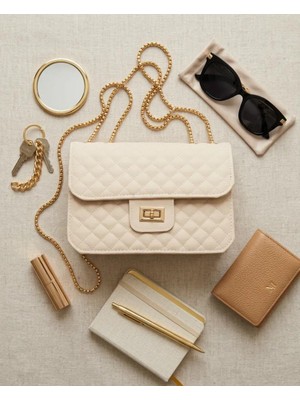 Ematcrt Krem Kapitone Suni Deri Gold Zincirli Omuz Çanta 23×16 cm - Lisinya