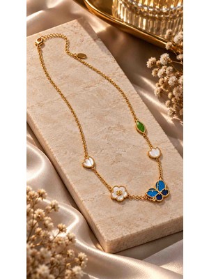 Stainless Steel Premium Kelebek Detaylı Gold Kolye – Çiçek ve Yaprak Figürlü Zarif Kadın Kolye