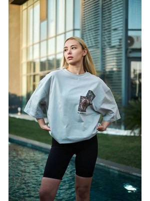 Pileli Store Bisiklet Yaka Baskılı Oversize T-Shirt - Boyalı Gri -
