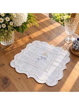 Linoriahome 2 Adet Kanaviçe Nakışlı Isviçre Keteni Sehpa & Komodin Örtüsü 32X32 cm