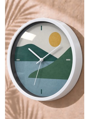 JHAAR Yeşil Dağlar ve Güneş Modern Duvar Saati - Orta Boyut 25 cm - Beyaz Kasa - Camlı Sessiz