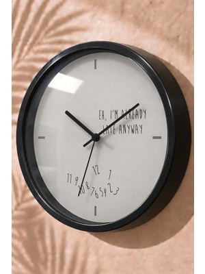 JHAAR Minimal Yazı Desenli Modern Duvar Saati - Orta Boyut 25 cm - Siyah Kasa - Camlı Sessiz