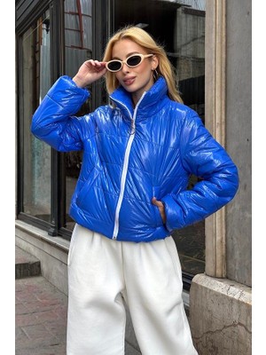 Keyifli Moda Saks Mavi Parlak Su Itici Dik Yaka Kısa Şişme Mont