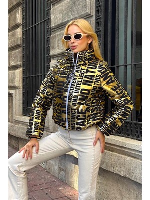 Keyifli Moda Gold Parlak Yazılı Dik Yaka Kısa Şişme Mont