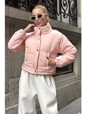 Keyifli Moda Pudra Dik Yaka Çıtçıtlı Fermuarlı Kısa Şişme Mont
