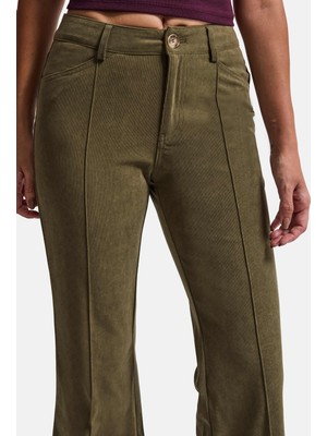 It's Basic Kadın Haki Flare Fit Pürüzsüz Dokulu Esnek Velvet Kadife Kumaş Pantolon